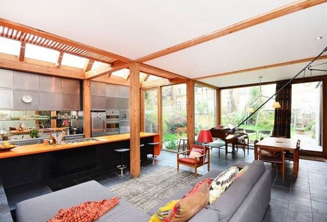 1 yıl önce aldığı evi 36 katına sattı!