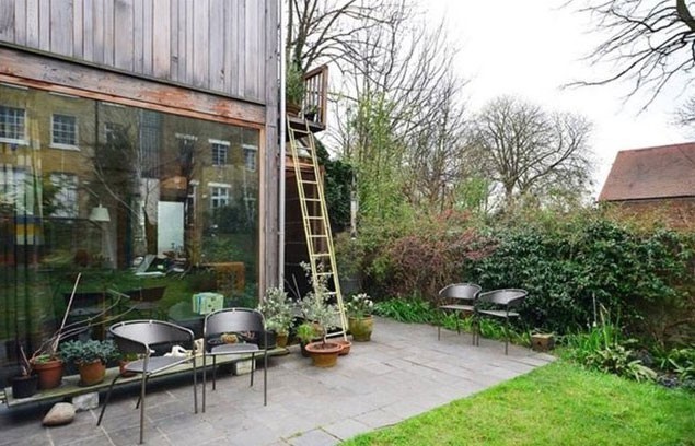 1 yıl önce aldığı evi 36 katına sattı!
