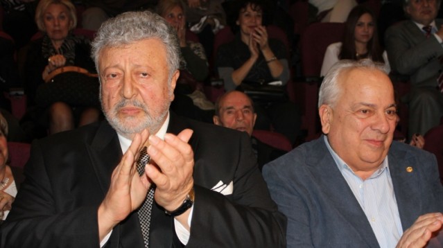 Zeki Alasya hayatını kaybetti ölüm nedeni ne